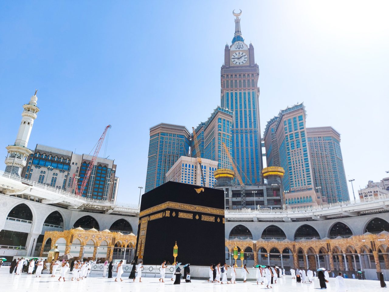 Pilgrims walking towards Kaaba